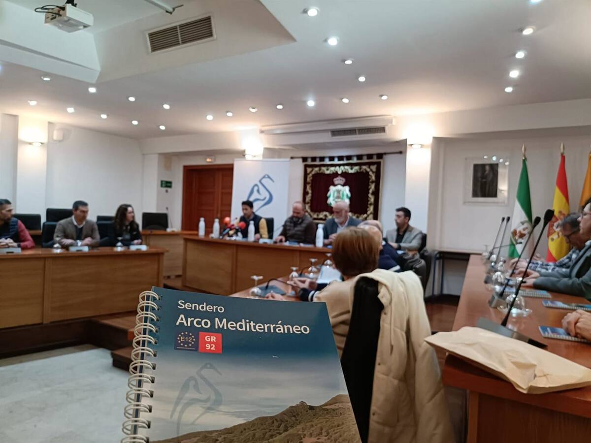 Completados los 72 kilómetros del tramo provincial del sendero peatonal que unirá Tarifa con Croacia