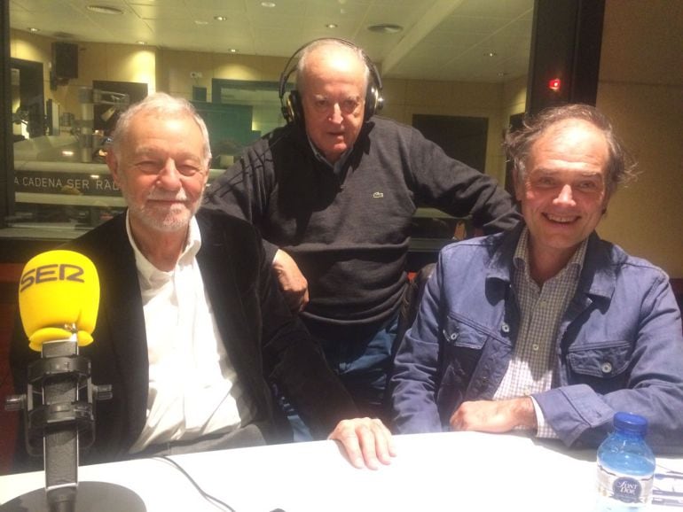 Eduardo Mendoza, José Martí Gómez y Javier Andújar, en Radio Barcelona.