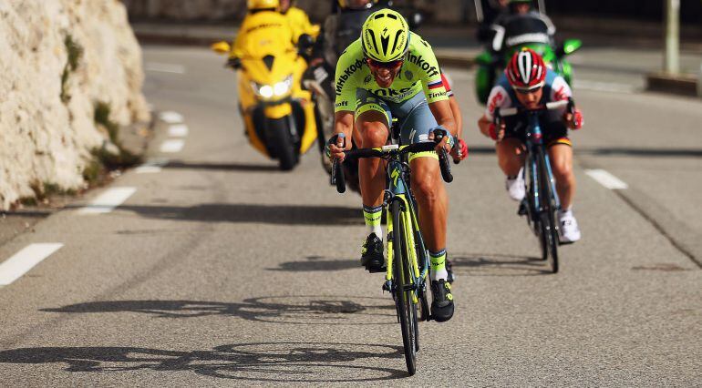 Alberto Contador, al ataque en la última etapa de la París - Niza.