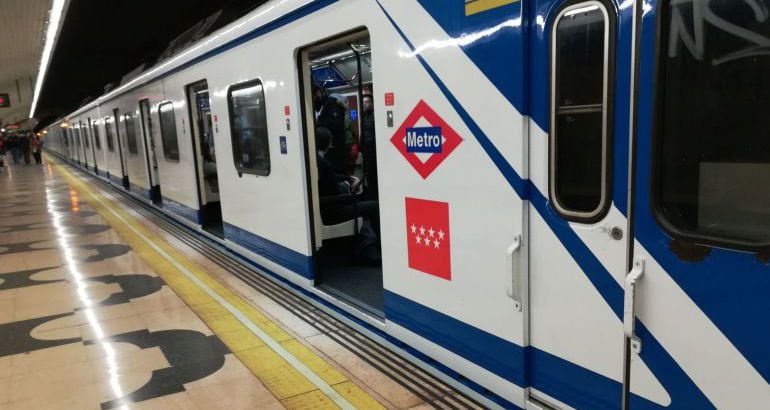 Imagen de archivo de un vagón de metro de Madrid