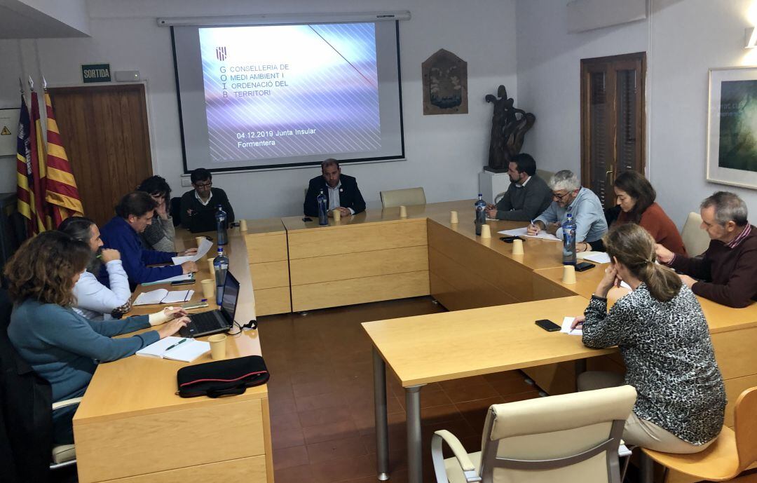 Un momento durante la Junta de Aguas de Formentera