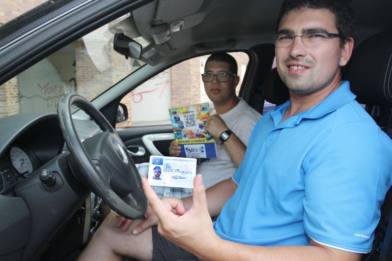 Discapacitados obtienen el carnet de conducir