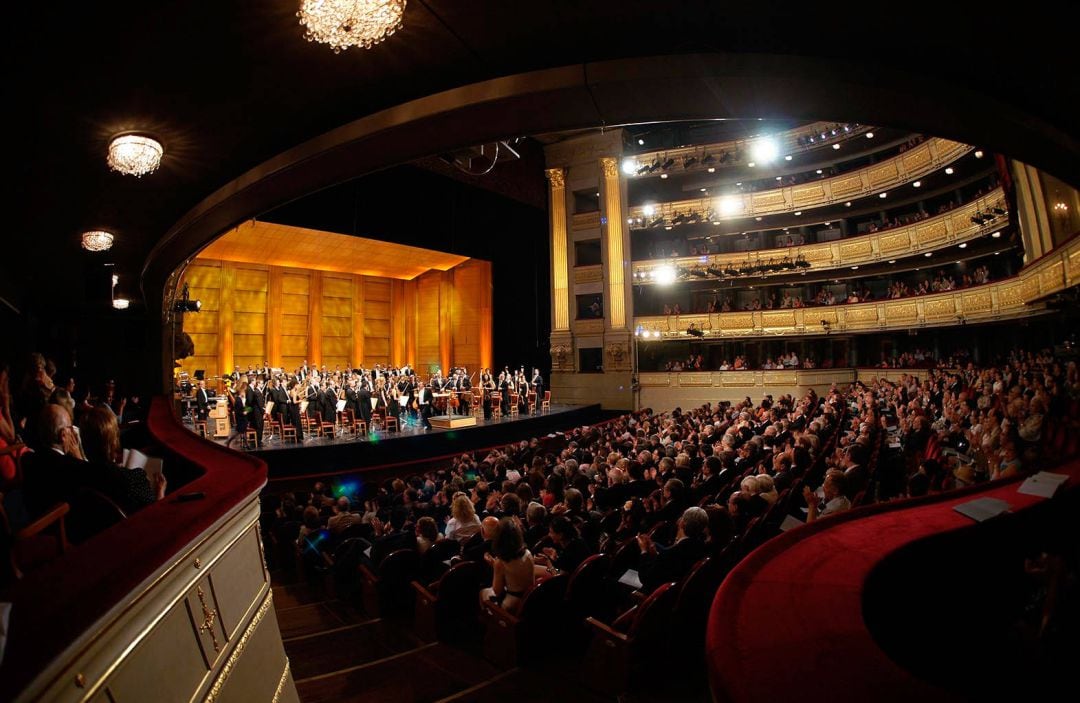 Imagen cedida por el Teatro Real del escenario y el patio de butacas