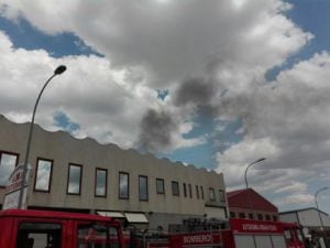 El incendio se produjo en una nave industrial del Polígono de las Hervencias