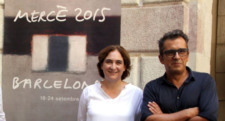 Ada Colau i Andreu Buenfauente, amb el cartell de les festes de la Mercè 2015
