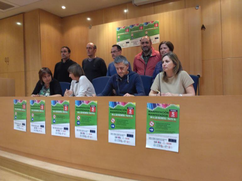 Los representantes de los nueve sindicatos docentes, durante la presentación de la manifestación.