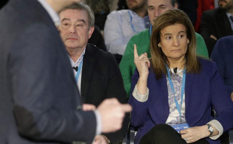 José Manuel Barreiro, junto a la ministra Fátima Báñez, durante la Convención Nacional del PP