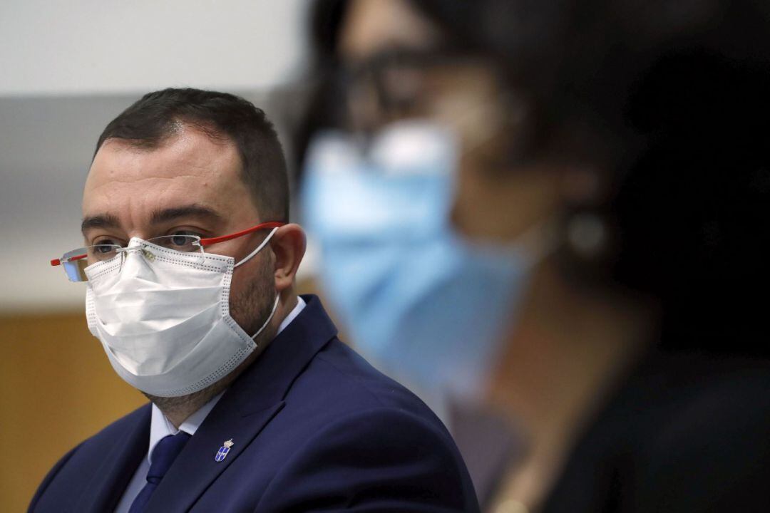 El presidente del Principado, Adrián Barbón, durante una rueda de prensa. 