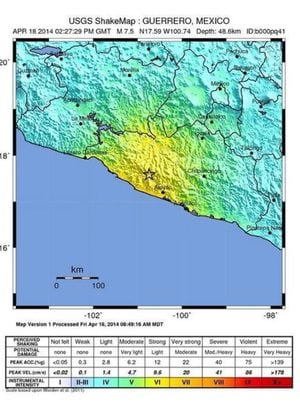 Fotografía facilitada por el Servicio Geológico de Estados Unidos (USGS) hoy, viernes 18 de abril de 2014, que muestra un mapa con el epicentro, en amarillo, de un terremoto de al menos 7 grados de magnitud en la escala de Richter que se sintió hoy en la 