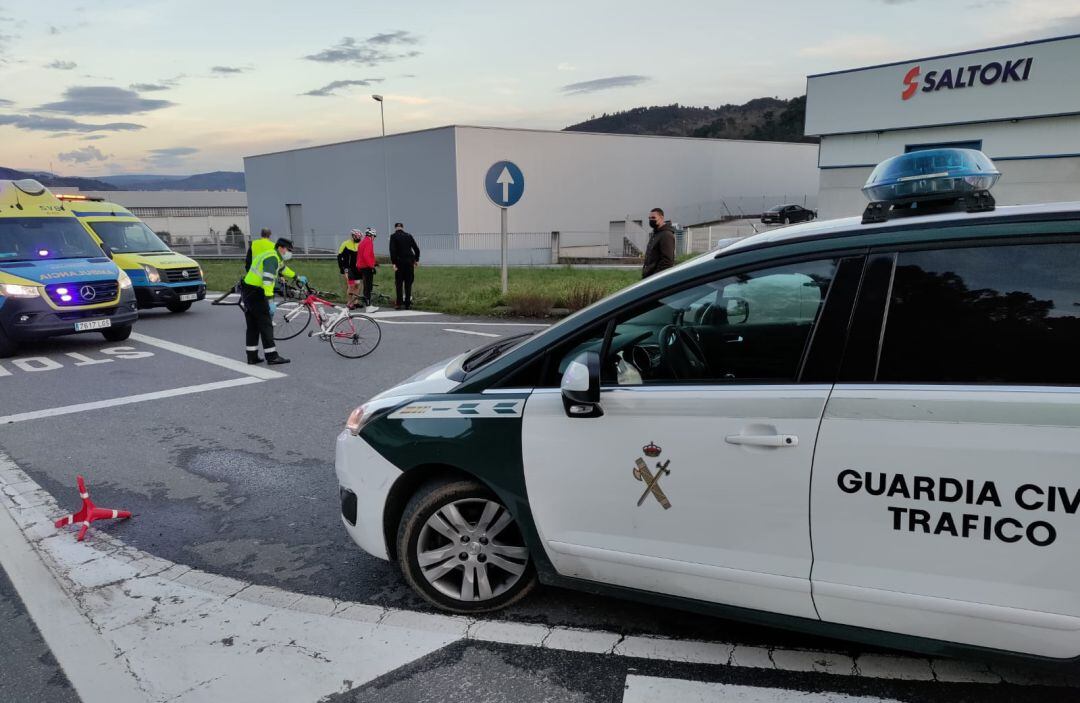 Atestados de Tráfico de la Guardia Civil acuden al lugar de un accidente