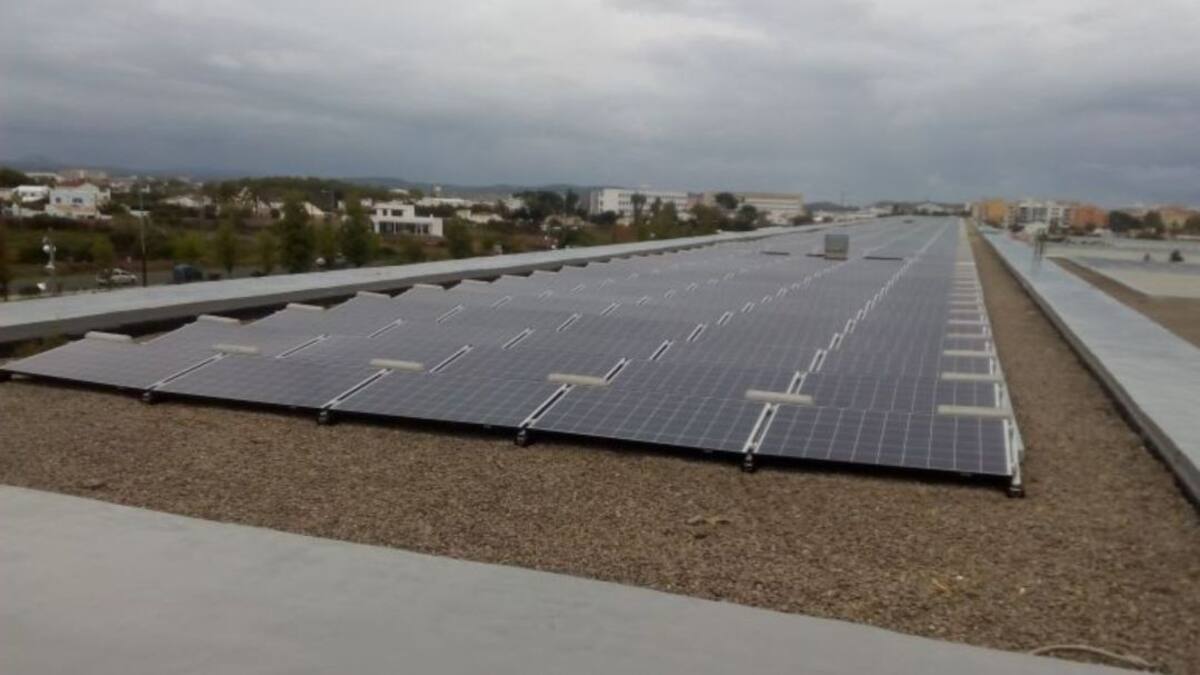 Les comunitats de vesins ja poden instal·lar generadors d'energies renovables per autoconsum