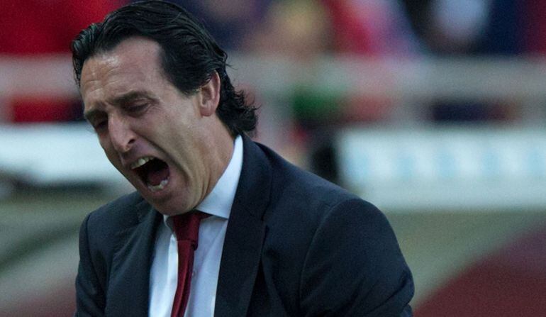 Emery celebra un tanto de su equipo