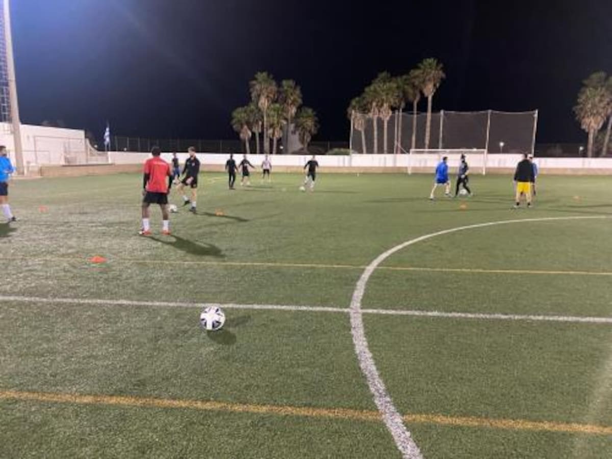 Menorca necessita set camps més de futbol