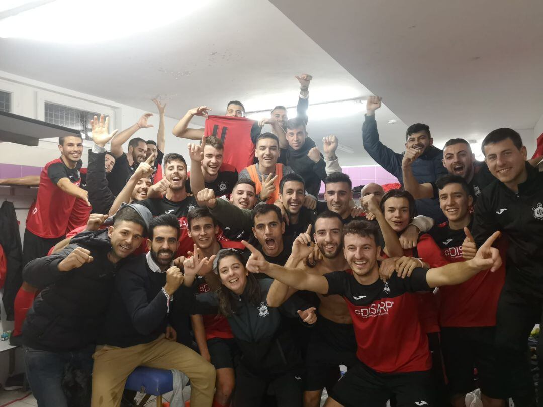 El Portuarios celebra la victoria frente al Alginet