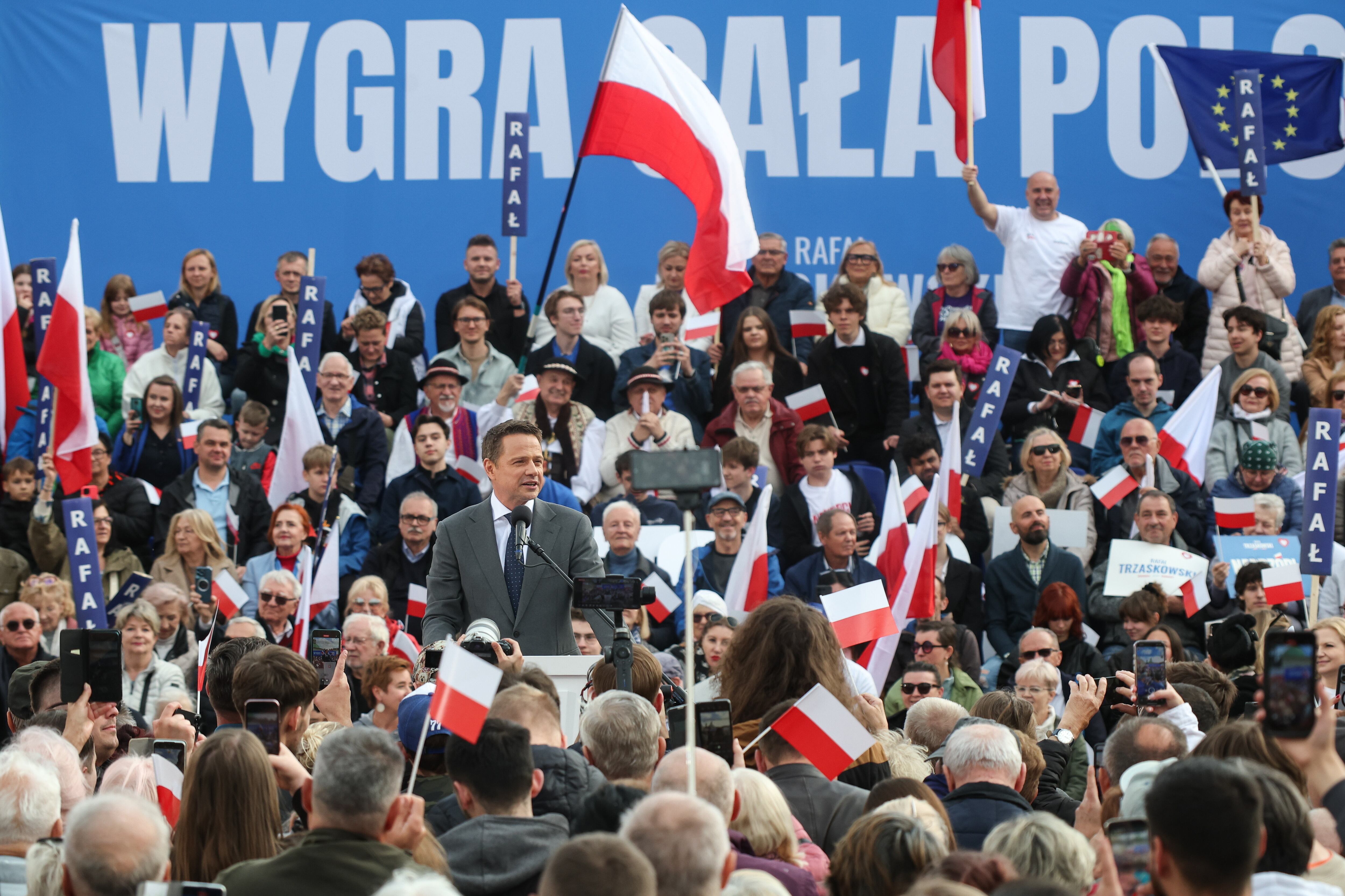 El candidato de izquierda y favorito,  Rafal Trzaskowski, en un mitin de campaña en Cracovia (Polonia)