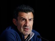 Figo habla en la rueda de prensa previa la ceremonia de entrega de los Premios Laureus en Madrid