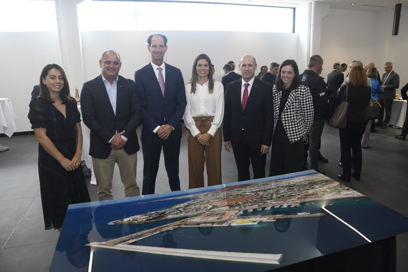 Representantes de Fred Olsen Express en la inauguración del renovado puerto de Playa Blanca.