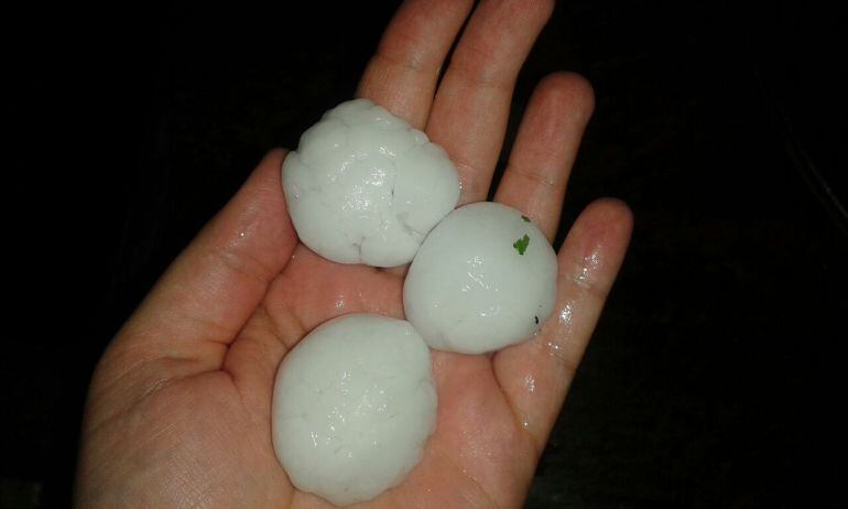 Gloria nos envía esta imagen del granizo caído en Cervera