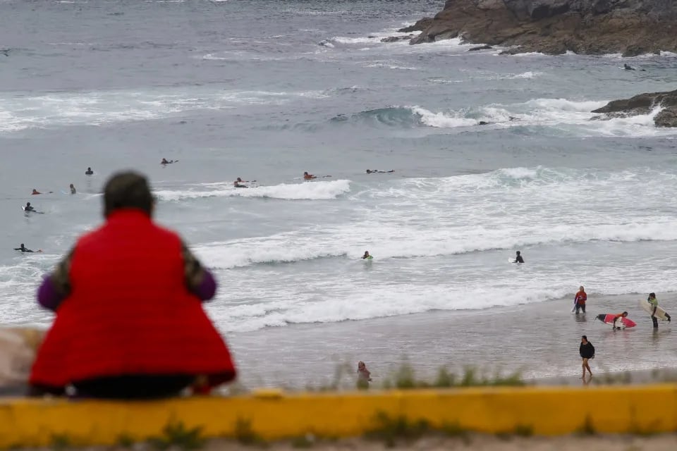 Imagen de la playa desde las instalaciones del Pantín Surf Camp