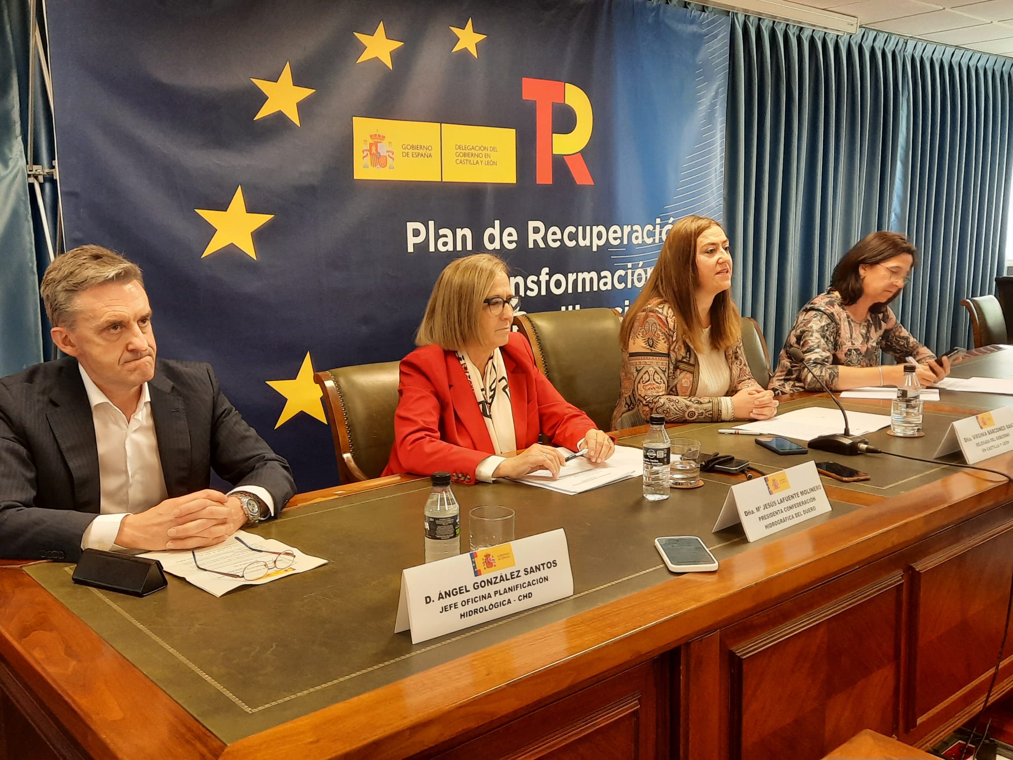 Barcones -2ª por la izq- junto a La Fuente -a su dcha-.