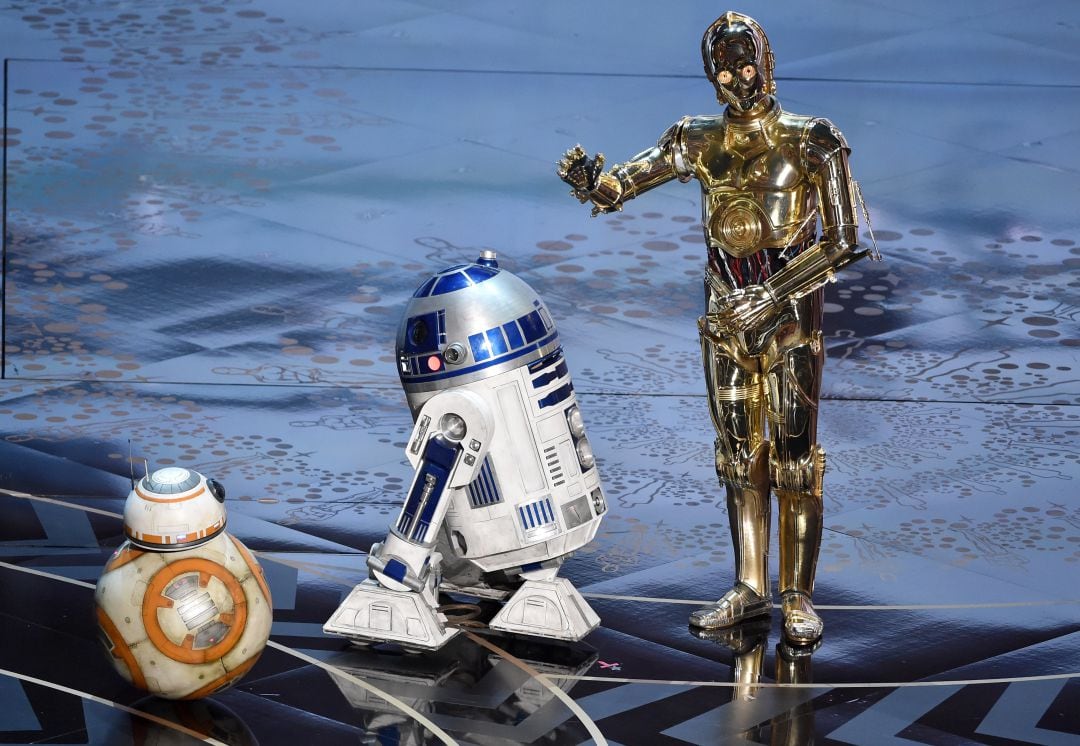 Imagen de archivo de C3PO, R2D2 y BB-8 en una conferencia anual de Star Wars