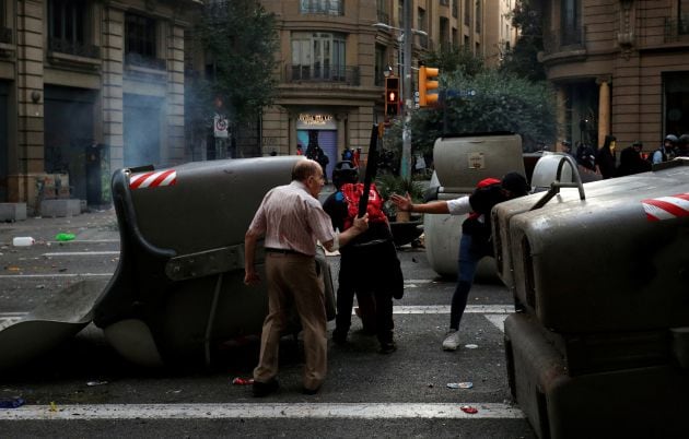 Los encapuchados intentaron sin éxito que se fuera