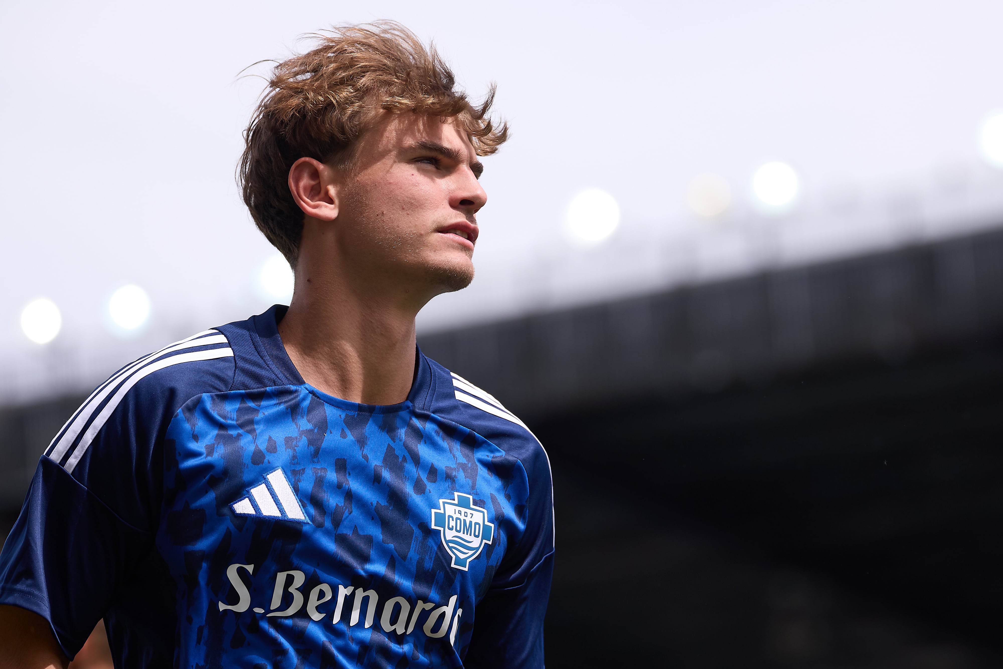 Nico Paz, antes de un partido con el Como