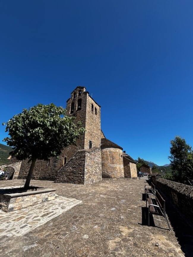 Plaza de la Iglesia de Castiello de Jaca