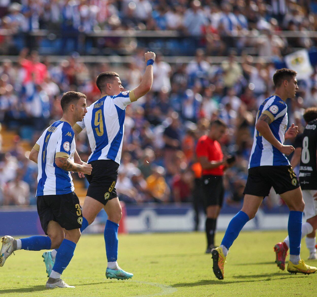 Jack Harper, jugador del Hércules CF, celebra su gol frente a la Penya Deportiva
