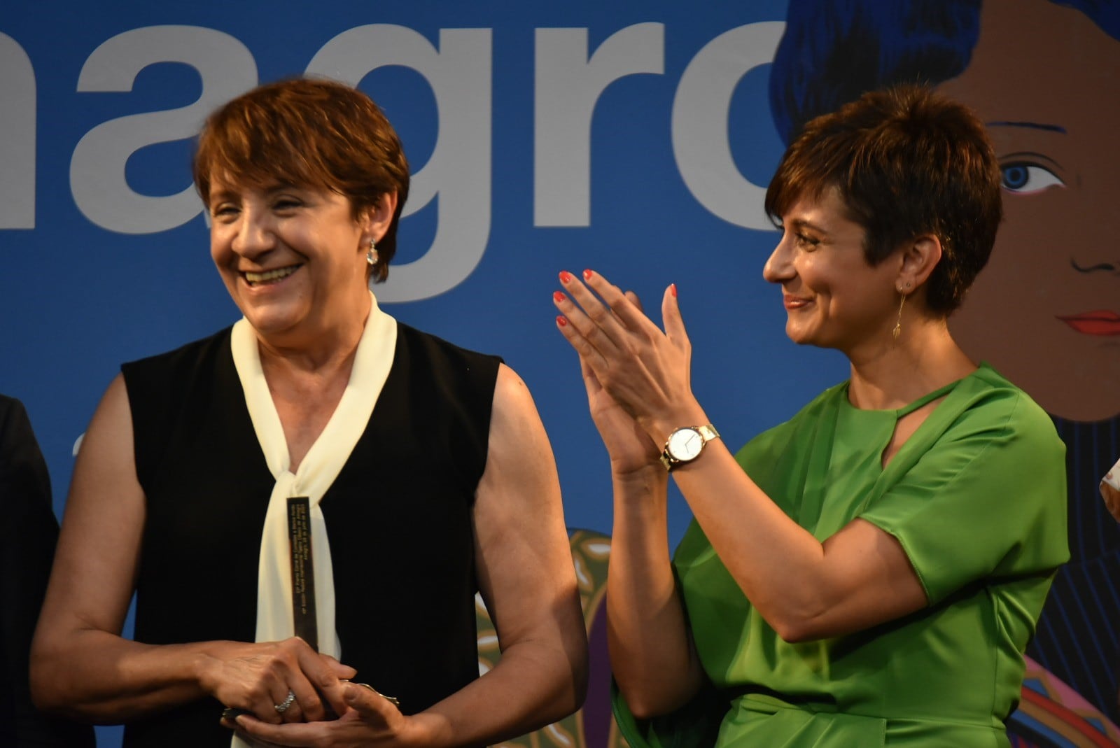 Blanca Portillo junto a Isabel Rodríguez portavoz del Gobierno de España