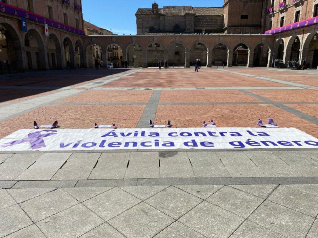 Cada último jueves de mes se recuerda a las víctimas de violencia de género en Ávila