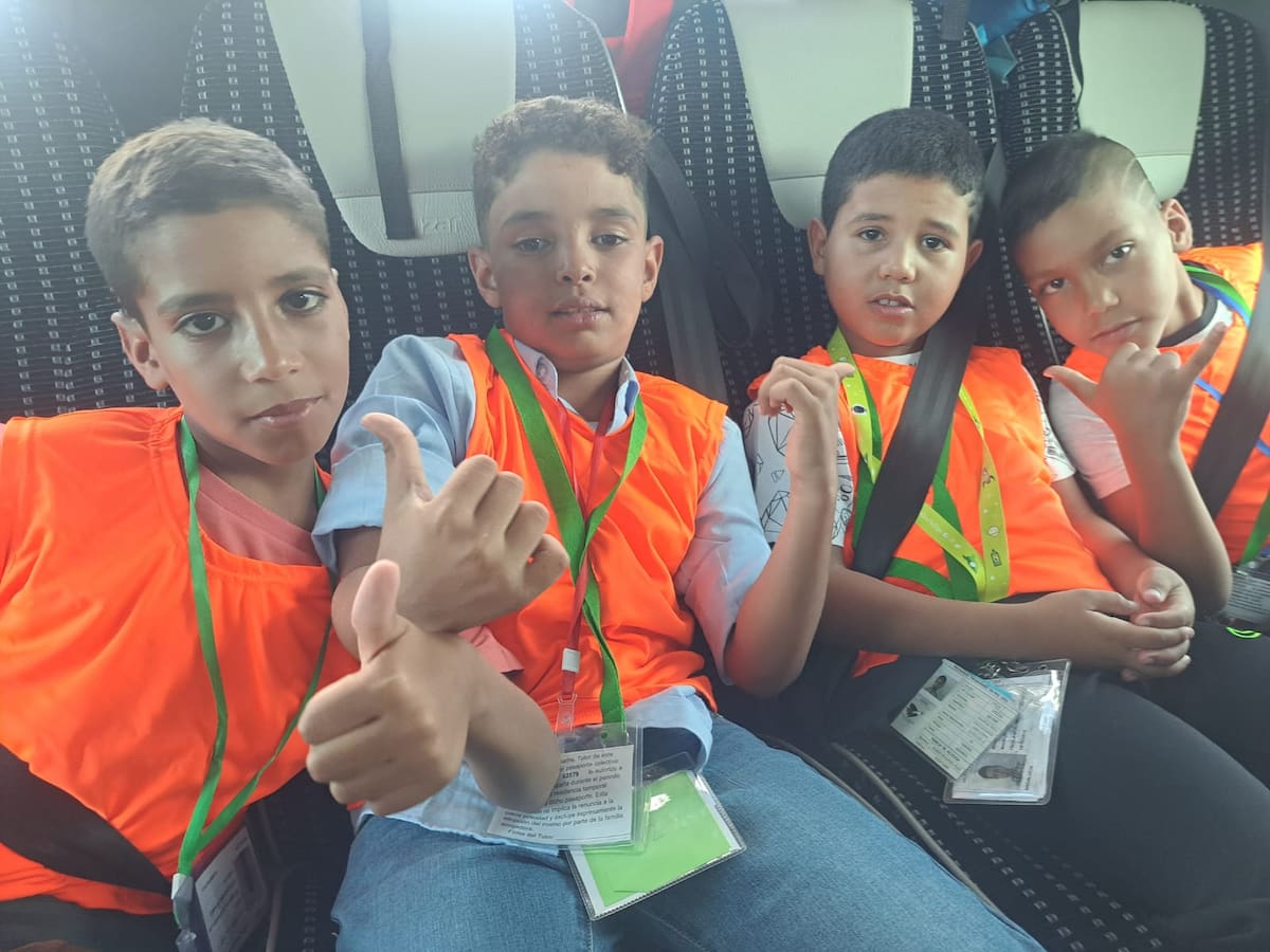 Linares despide a los niños y niñas saharauis que han formado parte del programa "Vacaciones en Paz"