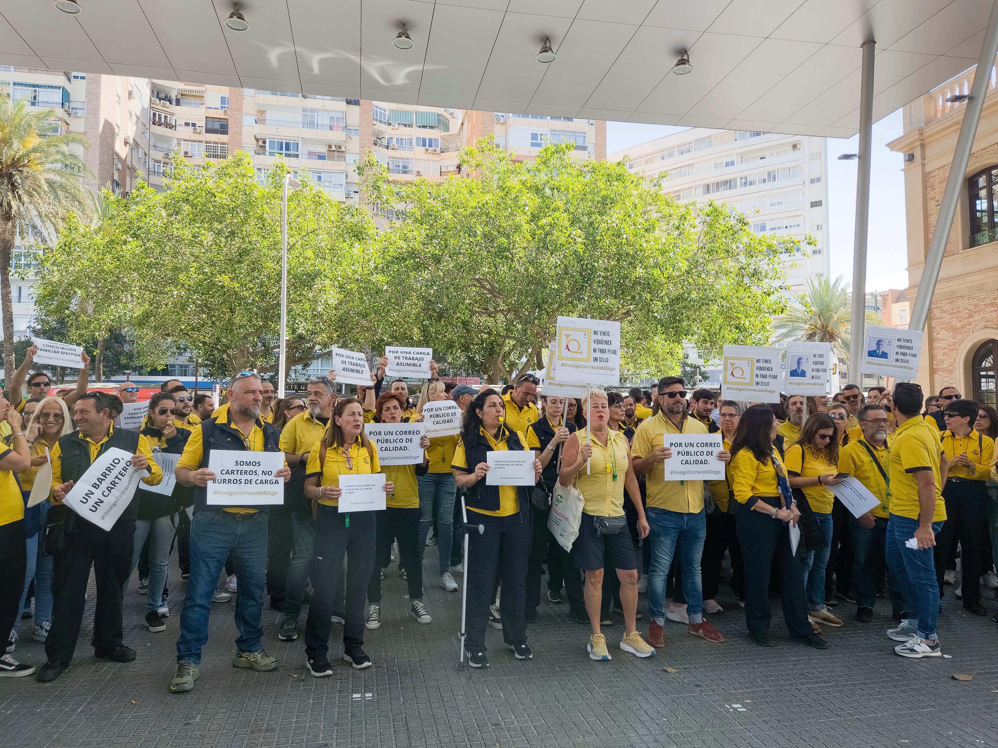 Protesta llevaba a cabo por los trabajadores de Correos en Málaga