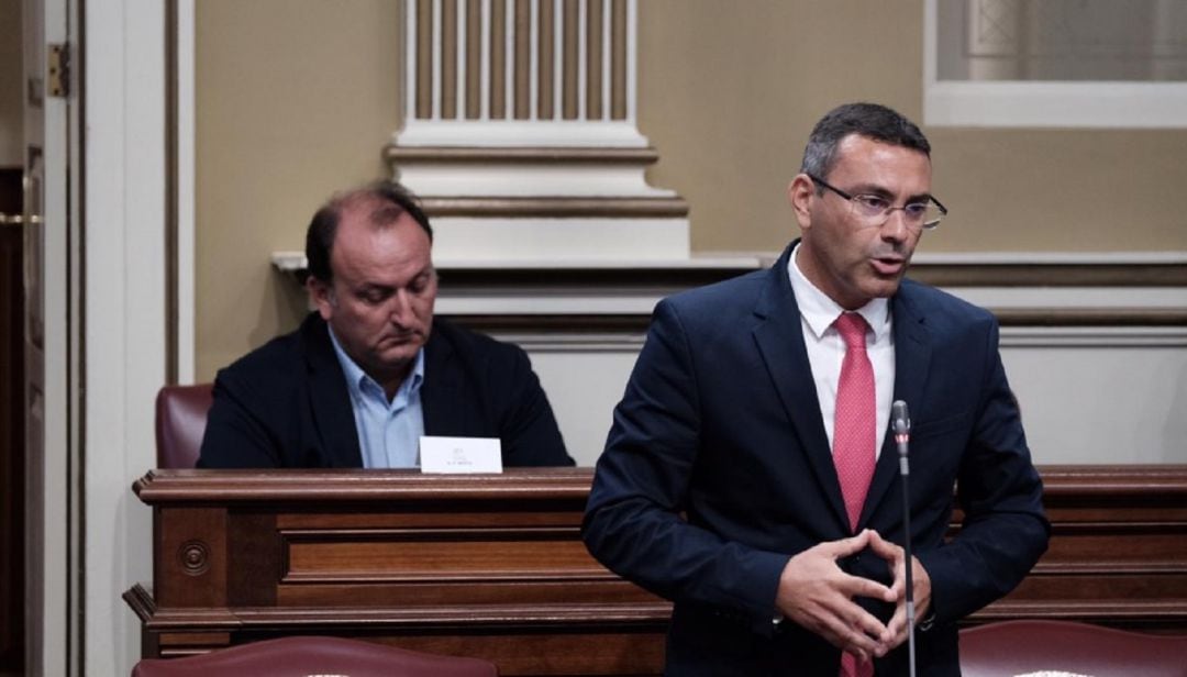 Oswaldo Betancort en el Parlamento de Canarias.
