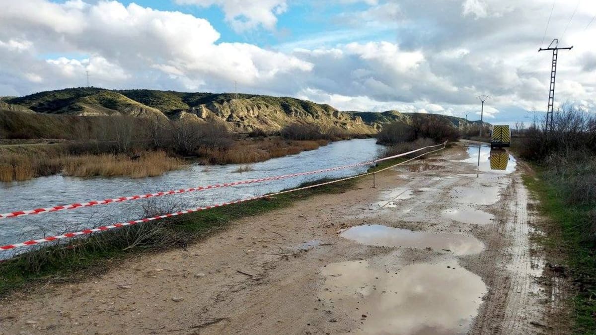 El alcalde de San Martín de la Vega, Rafael Martínez, muestra su preocupación por la posible crecida del río Jarama en dos puntos por las lluvias