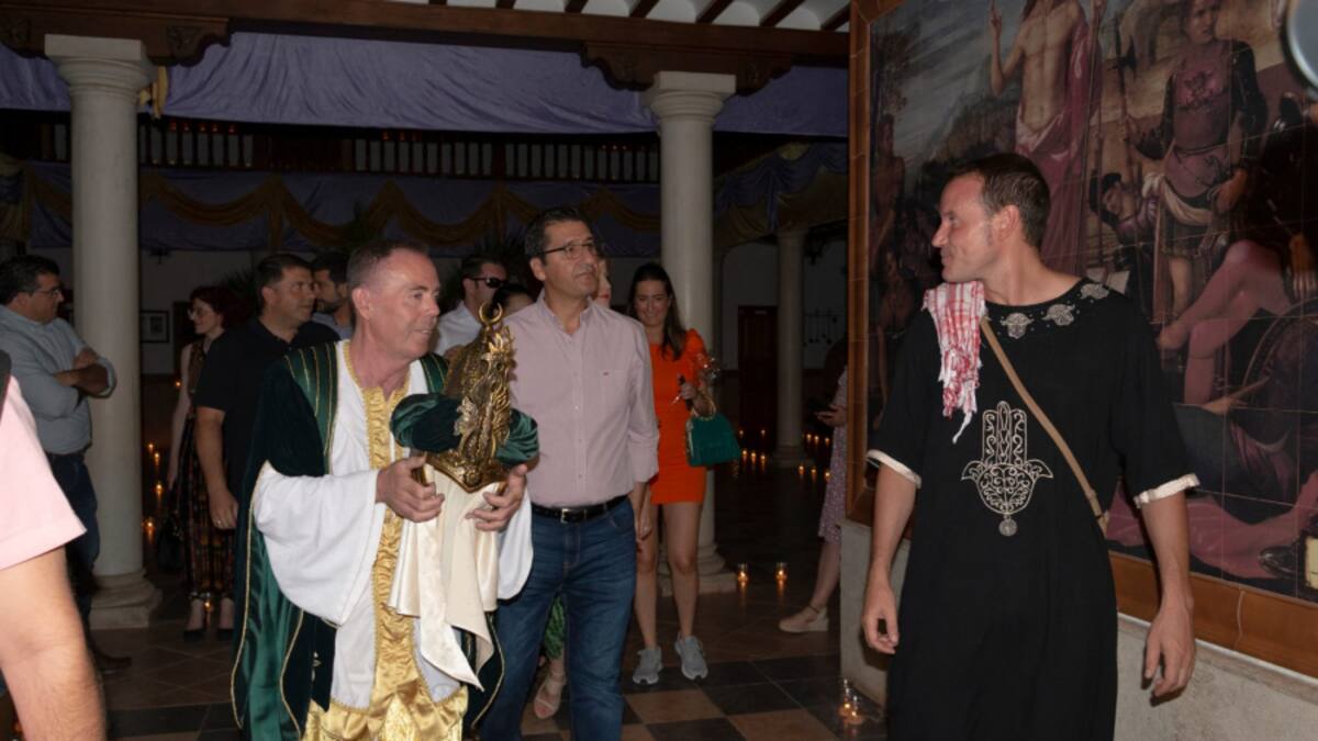 A la luz de diez mil velas, centenares de visitantes comparten el embrujo de "Almedina Mora"