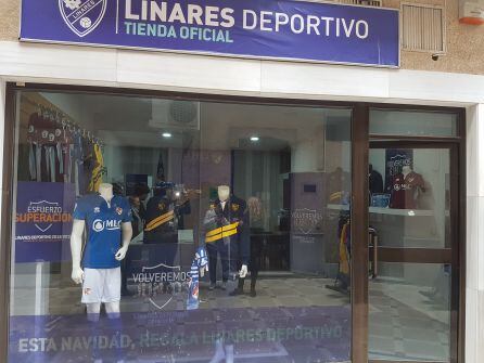 Tienda Oficial del Linares Deportivo en calle Canalejas 10 (Pasaje FAS)