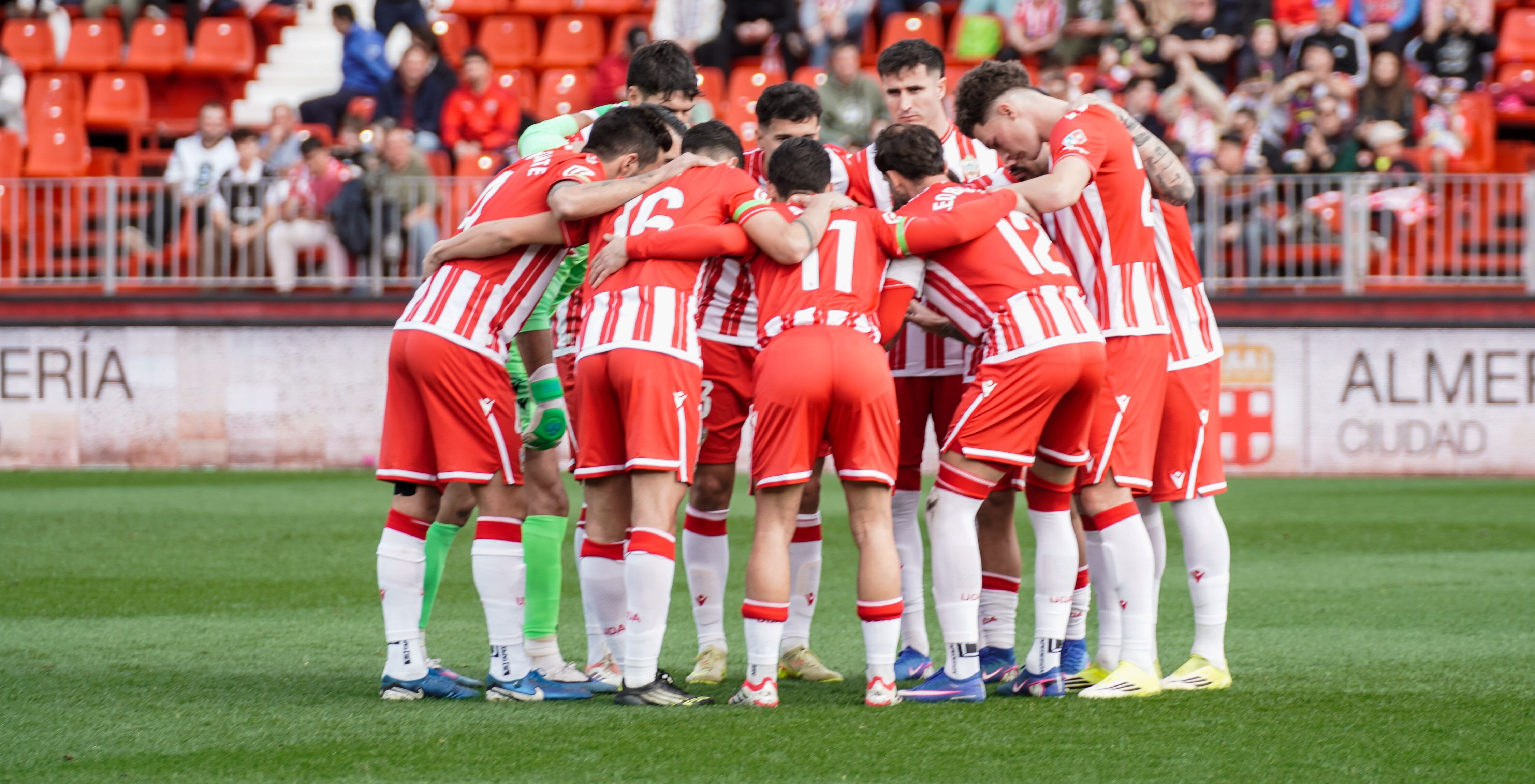 El Almería hace la piña para las últimas siete jornadas de Liga.