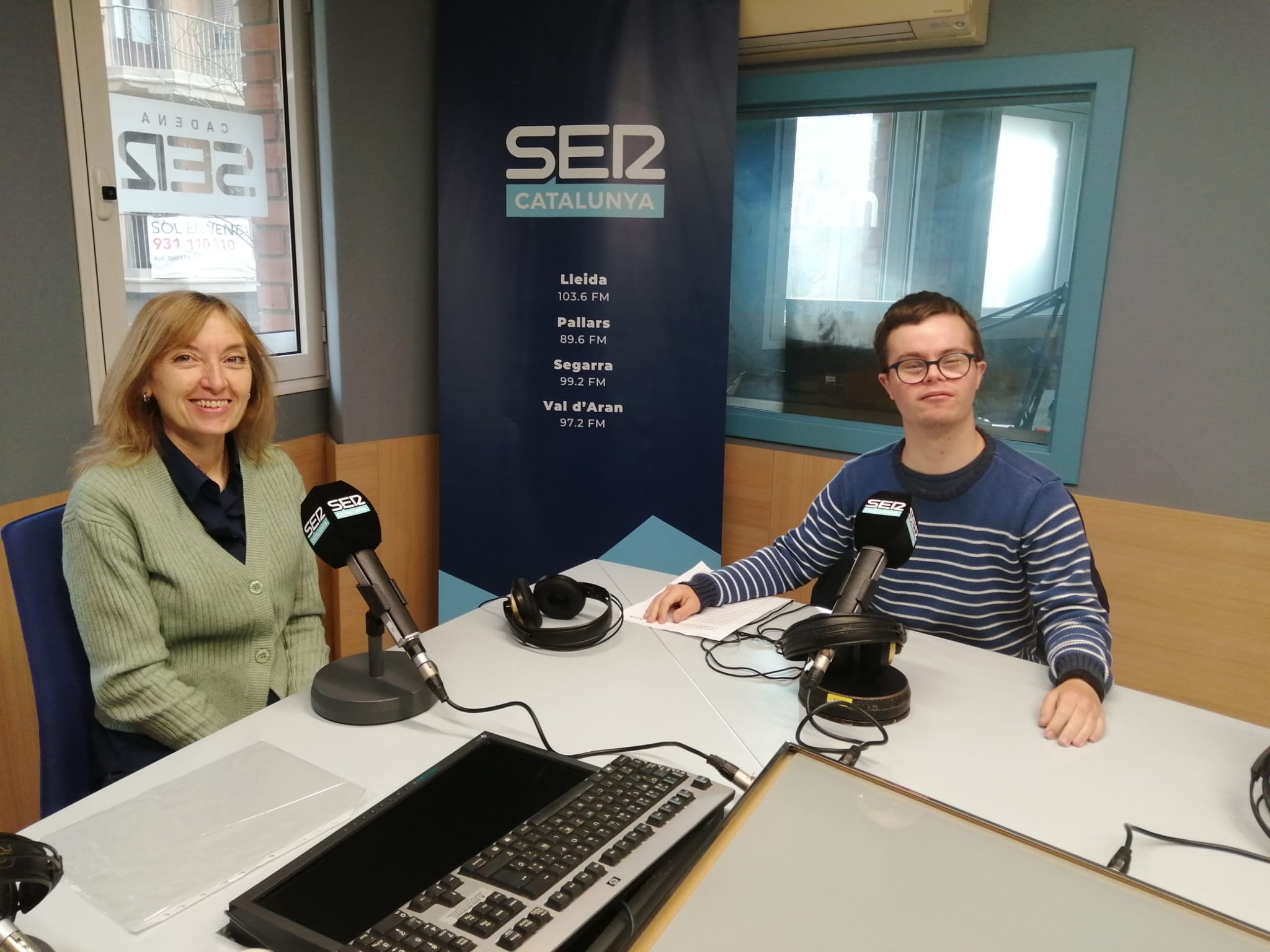 Carme Perpinyà i Joan Sorribes, de Down Lleida, durant l&#039;entrevista en motiu del Dia Mundial de la Síndrome de Down.