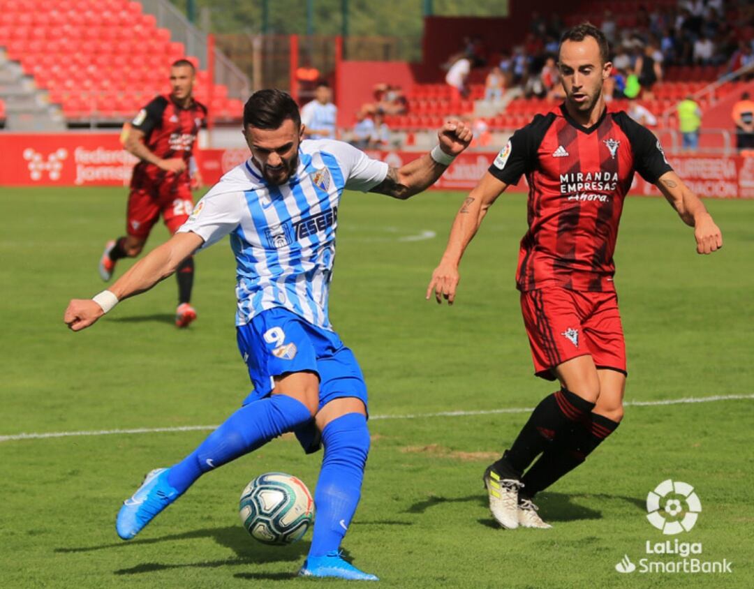 Sadiku remata en una acción del partido