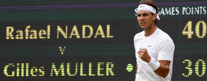 El español ya está en octavos de Wimbledon tras ganar a Muller 7-6, 7-6 y 6-0