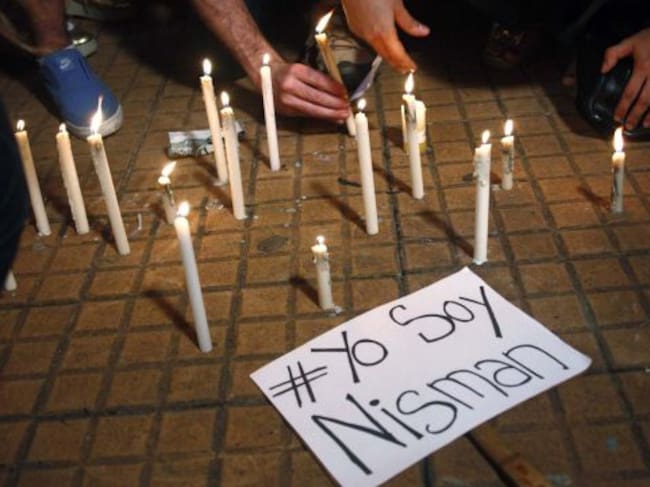 Pancartas y carteles con consignas como "Yo soy Nisman", "Justicia por Nisman" o "Todos somos Nisman"