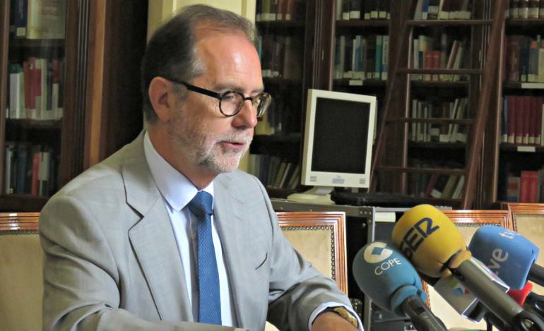 Francisco Javier Vieira, presidente del TSJM, durante la presentación de la memoria