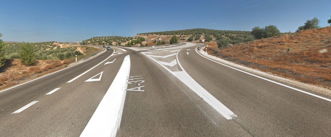 Carretera A-311 que une Jaén y Andújar a su paso por Lahiguera.