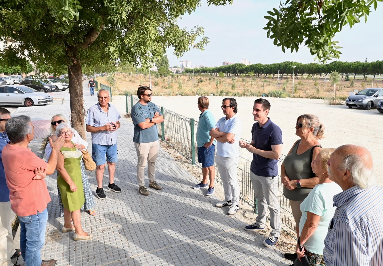 Jaime Espinar durante el encuentro con los vecinos en La Canaleja