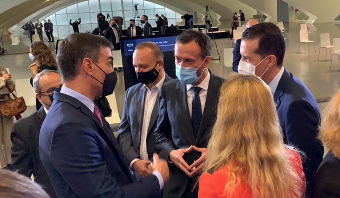 Encuentro del alcalde de Elche con el presidente del gobierno y el presidente de la FVMP, Rubén Alfaro