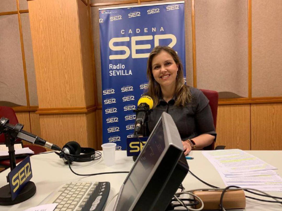 Imagen de archivo de Cristina Peláez en los estudios de Radio Sevilla