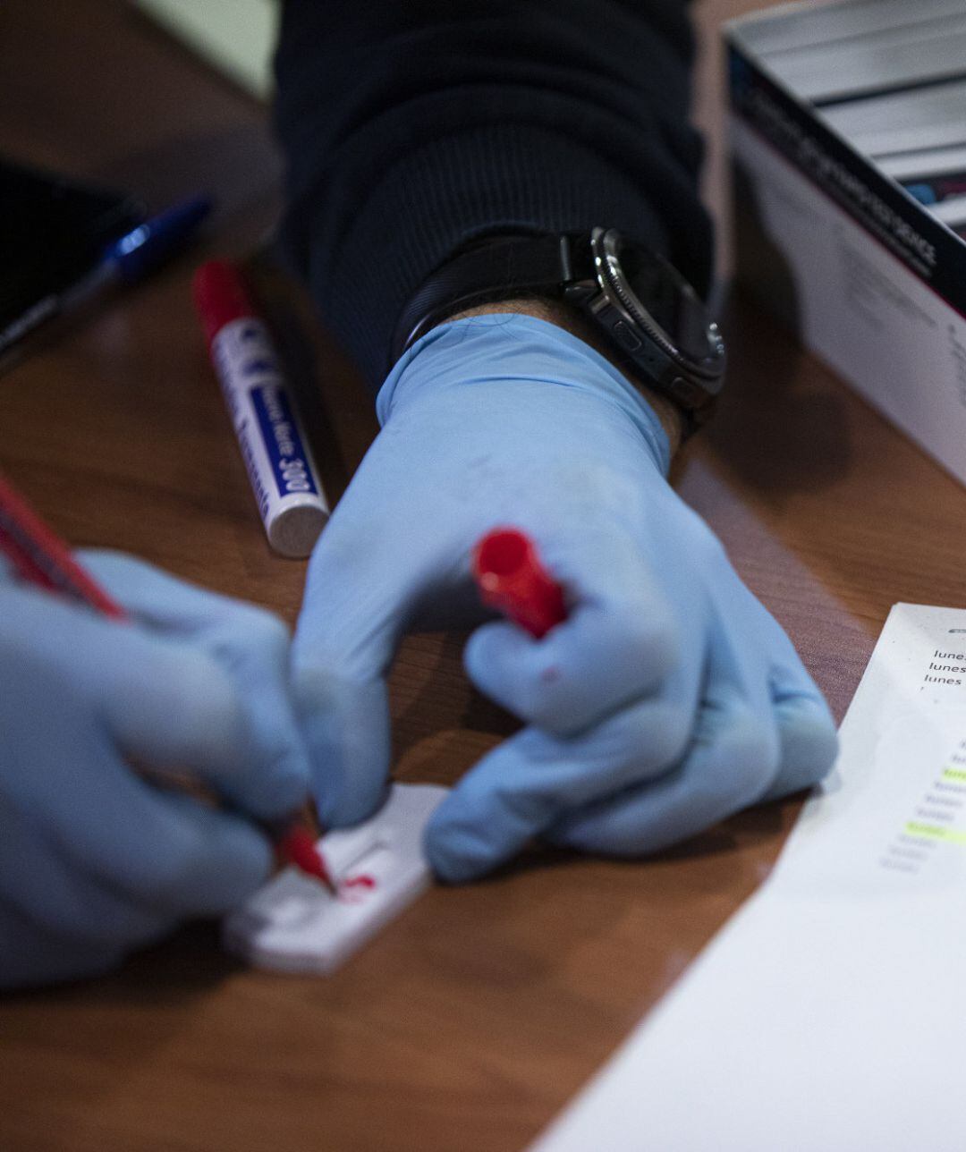 Archivo - Test de cribado de la Covid-19