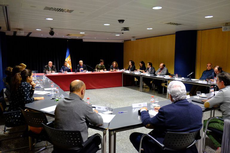 Un moment de la reunió entre el Govern i els agents socioeconòmics.