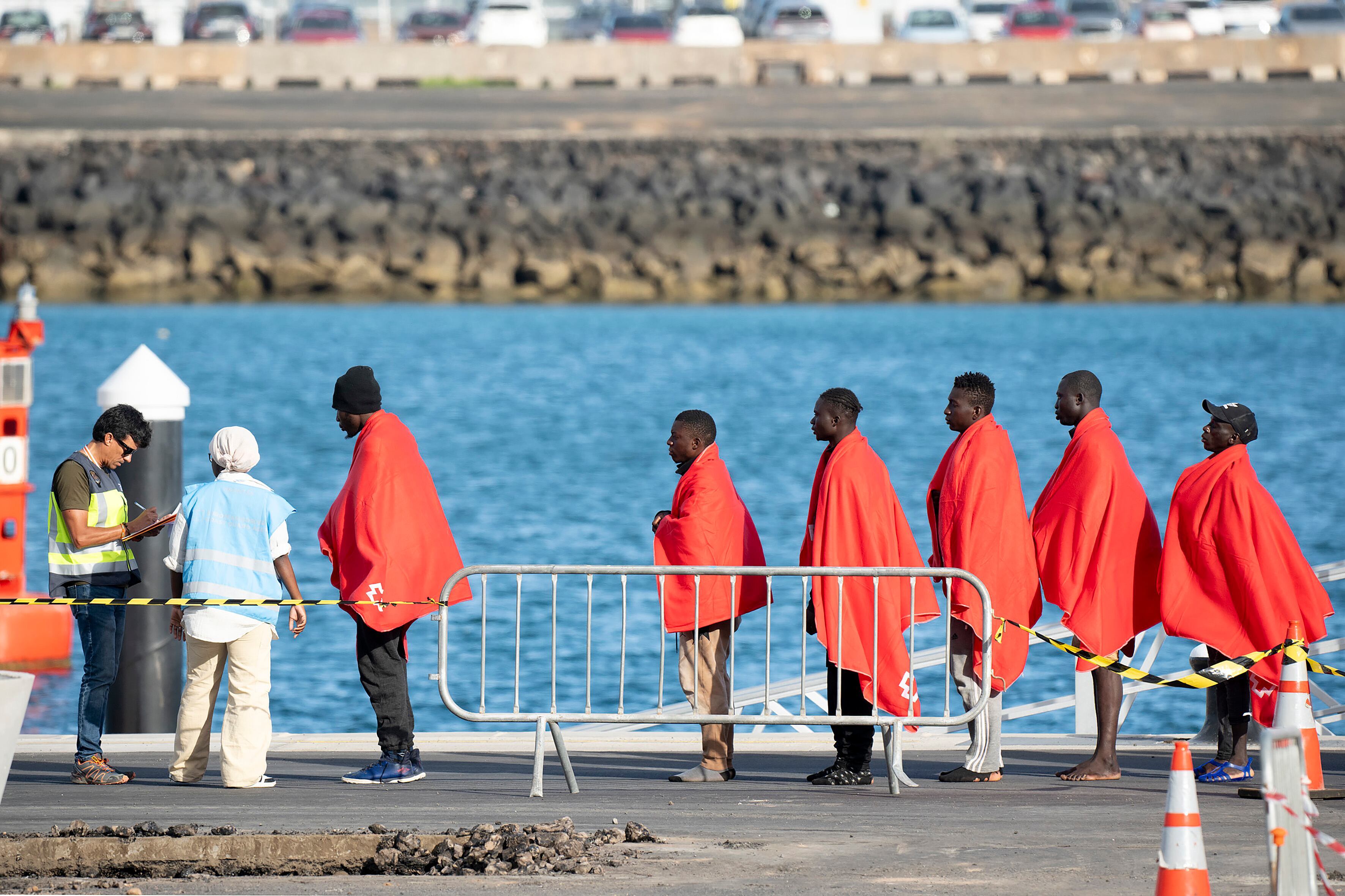 El rescate de los inmigrantes de una patera, en una imagen de archivo.
